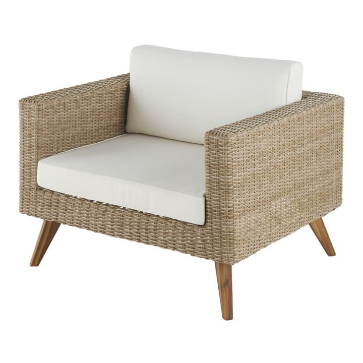 Maisons du Monde Feroe - Sillón de jardín de resina trenzada en beige con cojines en color crudo Rebajas de fábrica