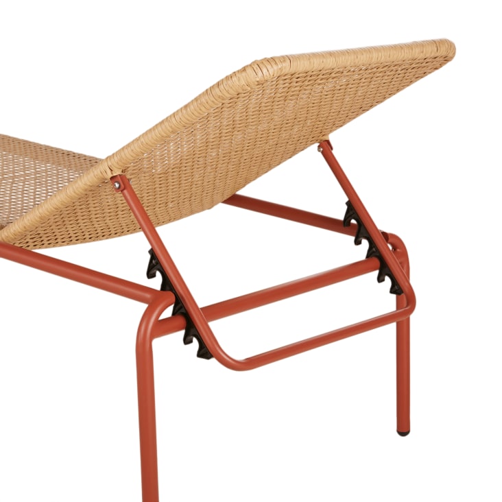 Maisons du Monde Lee Business - Tumbona para hoteles de acero terracota y resina reciclada beige Ofertas de temporada